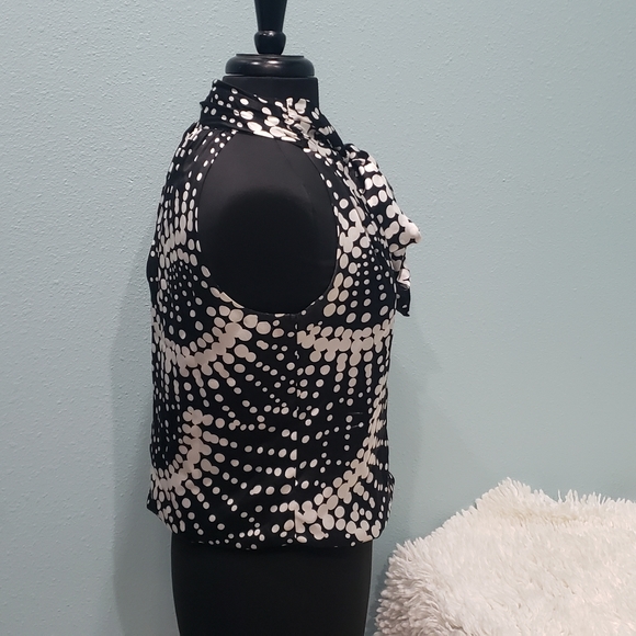 Beautiful Silk Pattern Blouse - Picture 5 of 10